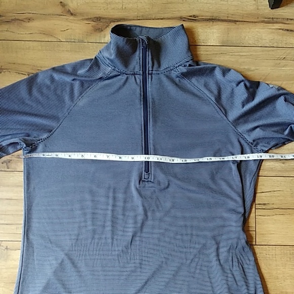 Under Armour Blue Stripes Pullover Long Sleeves Workout Top. Size M - Picture 16 of 17